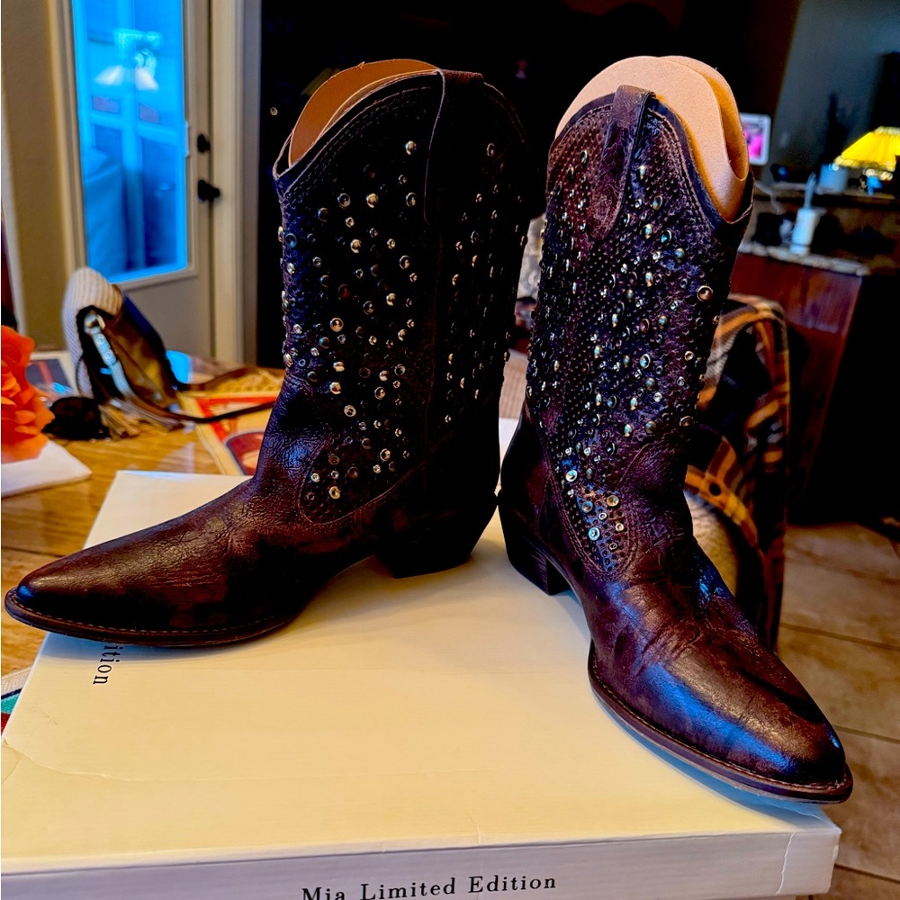 Mia Limited Edition Brown Leather Boots NIB 10 M